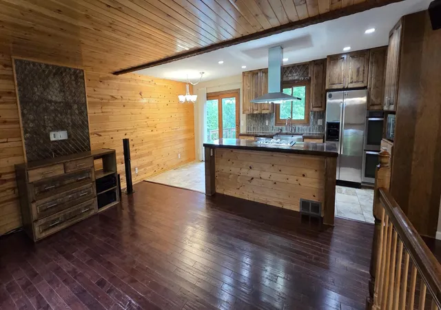 Photo 4 of Single family home for sale at 102 Shorewood Dr, International Falls, MN 56649 | MLS# 7140445 | Listing updated on 2026-09-15