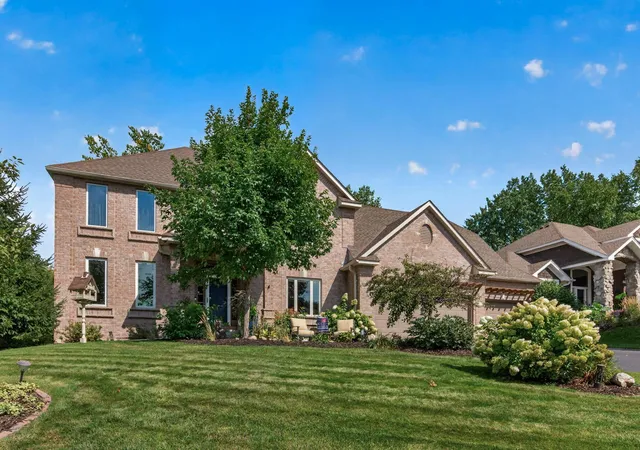 Photo 4 of Single family home for sale at 10817 Cambridge Ct, Burnsville, MN 55337 | MLS# 7140551 | Listing updated on 2026-09-14