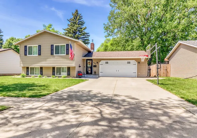 Photo 1 of Single family home for sale at 409 Oakway, Moorhead, MN 56560 | MLS# 7140577 | Listing updated on 2026-09-28