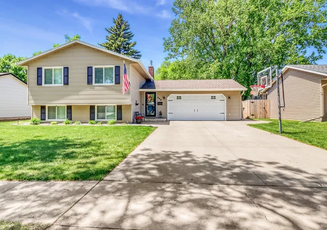 Photo 2 of Single family home for sale at 409 Oakway, Moorhead, MN 56560 | MLS# 7140577 | Listing updated on 2026-09-28
