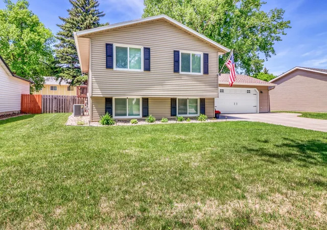 Photo 3 of Single family home for sale at 409 Oakway, Moorhead, MN 56560 | MLS# 7140577 | Listing updated on 2026-09-28