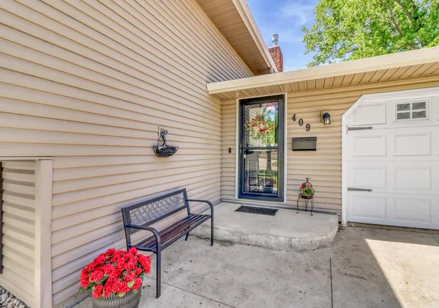 Photo 3 of Single family home for sale at 409 Oakway, Moorhead, MN 56560 | MLS# 7140577 | Listing updated on 2026-09-28