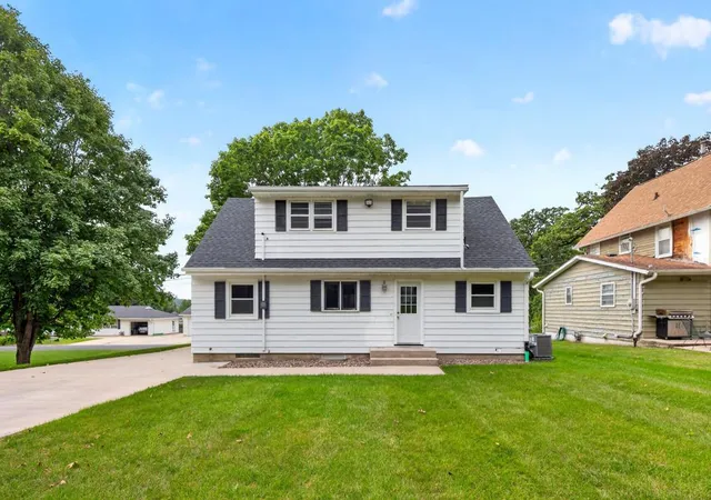 Photo 2 of Sale Pending at 604 Park St Se, Chatfield, MN 55923 | MLS# 7140723 | Listing updated on 2026-09-29