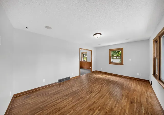 Photo 3 of Sale Pending at 604 Park St Se, Chatfield, MN 55923 | MLS# 7140723 | Listing updated on 2026-09-29