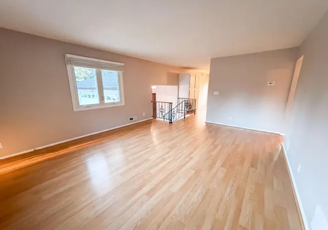 Photo 3 of Sale Pending at 1896 Richal Dr, Saint Paul, MN 55125 | MLS# 7140834 | Listing updated on 2026-09-15
