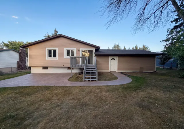 Photo 4 of Sale Pending at 1896 Richal Dr, Saint Paul, MN 55125 | MLS# 7140834 | Listing updated on 2026-09-15