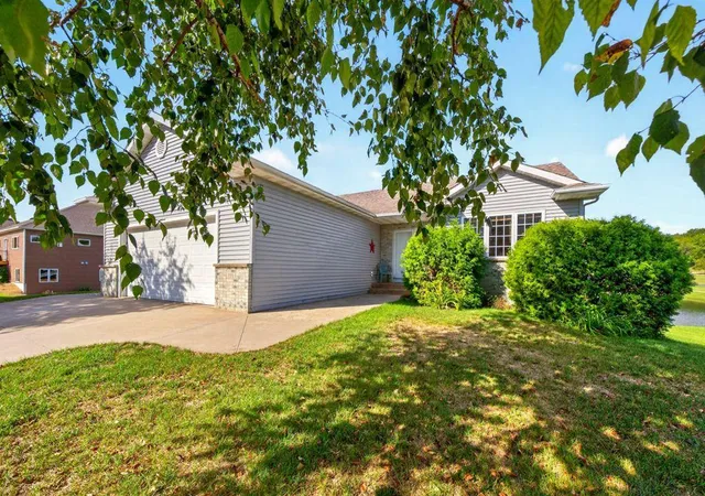 Photo 1 of Single family home for sale at 810 7th Avenue Sw, Pine Island, MN 55963 | MLS# 7140837 | Listing updated on 2026-09-11