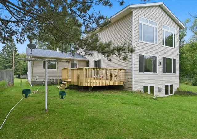 Photo 2 of Single family home for sale at 909 Park Ave, Cloquet, MN 55720 | MLS# 7140844 | Listing updated on 2026-09-30