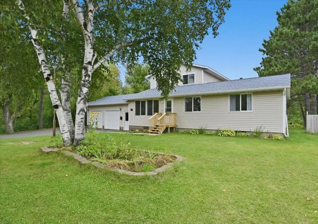Photo 3 of Single family home for sale at 909 Park Ave, Cloquet, MN 55720 | MLS# 7140844 | Listing updated on 2026-09-30