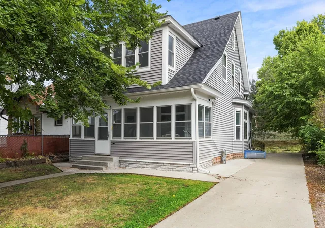 Single family home for sale at 1184 Jessie St, Saint Paul, MN 55130 | MLS# 7140859