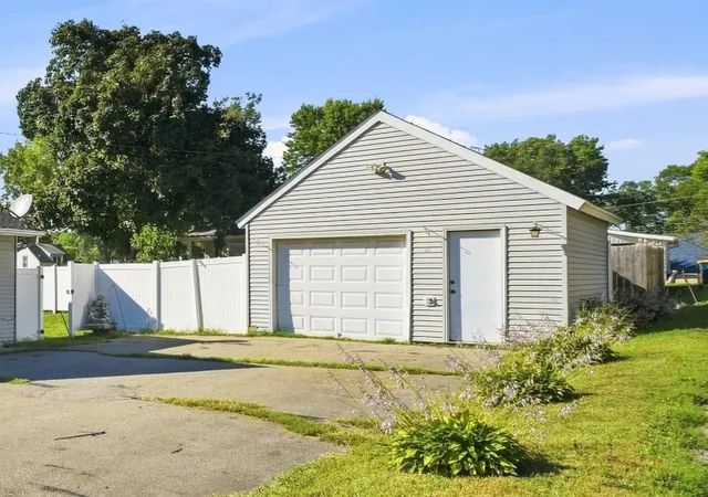 Photo 3 of Single family home for sale at 1201 2nd Avenue NW, Faribault, MN 55021 | MLS# 7140865 | Listing updated on 2026-09-14
