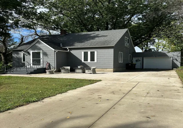 Photo 2 of Single family home for sale at 423 10th Street S, Mountain Lake, MN 56159 | MLS# 7140888 | Listing updated on 2026-09-11