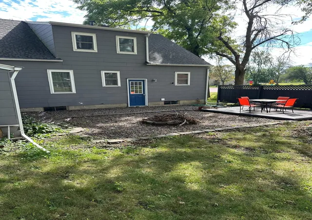 Photo 3 of Single family home for sale at 423 10th Street S, Mountain Lake, MN 56159 | MLS# 7140888 | Listing updated on 2026-09-11