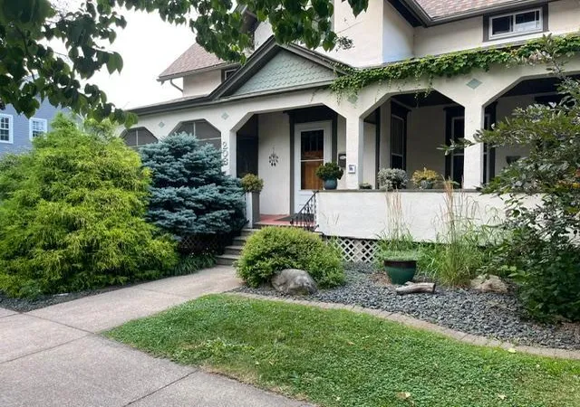 Photo 3 of Single family home for sale at 208 N High St, Lake City, MN 55041 | MLS# 7140938 | Listing updated on 2026-09-11
