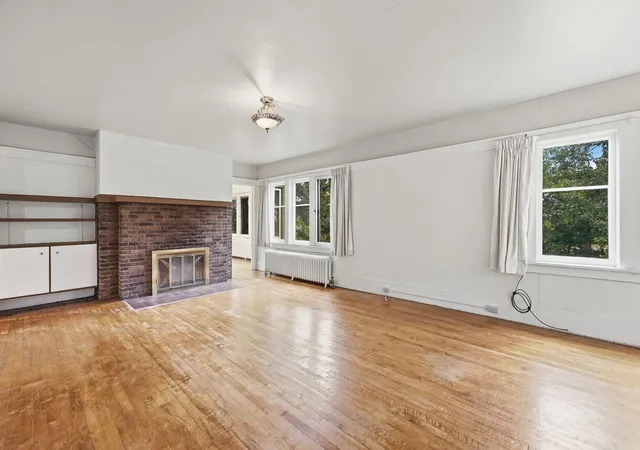 Photo 3 of Single family home for sale at 2114 E 2nd Street, Duluth, MN 55812 | MLS# 7141058 | Listing updated on 2026-10-08