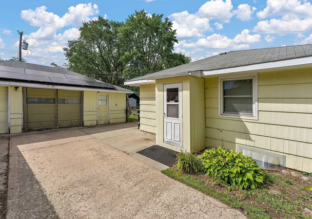 Photo 3 of Single family home for sale at 8820 Greenway Ave S, Cottage Grove, MN 55016 | MLS# 7141122 | Listing updated on 2026-09-23