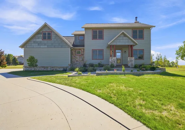 Photo 1 of Single family home for sale at 7107 Maple Ln, Horace, ND 58047 | MLS# 7141125 | Listing updated on 2026-09-14