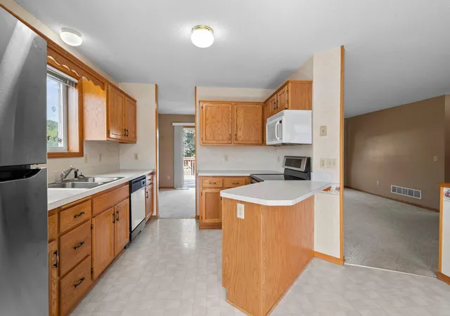 Photo 4 of Single family home for sale at 7212 96th Street S, Cottage Grove, MN 55016 | MLS# 7141152 | Listing updated on 2026-10-05