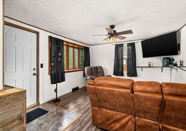 Photo 4 of Single family home for sale at 401 W Gary St, Duluth, MN 55808 | MLS# 7141186 | Listing updated on 2026-09-11
