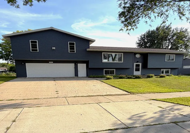 Photo 1 of Single family home for sale at 513 Homestead Rd, Mankato, MN 56001 | MLS# 7141225 | Listing updated on 2026-09-11