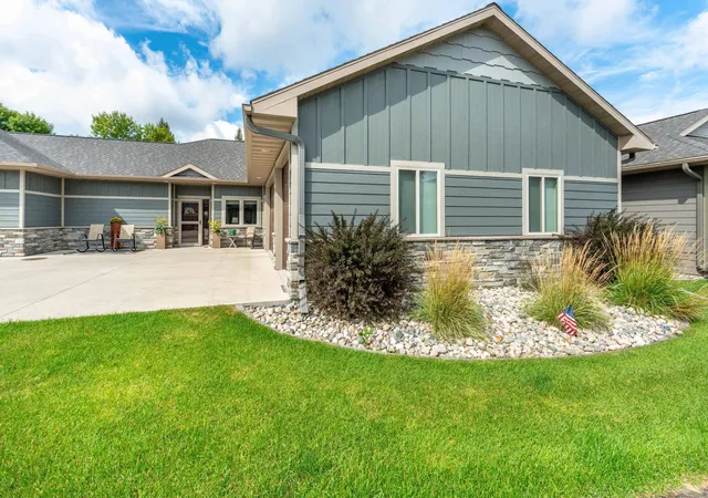Photo 2 of Single family home for sale at 740 Oak Trl, Fergus Falls, MN 56537 | MLS# 7141359 | Listing updated on 2026-09-11