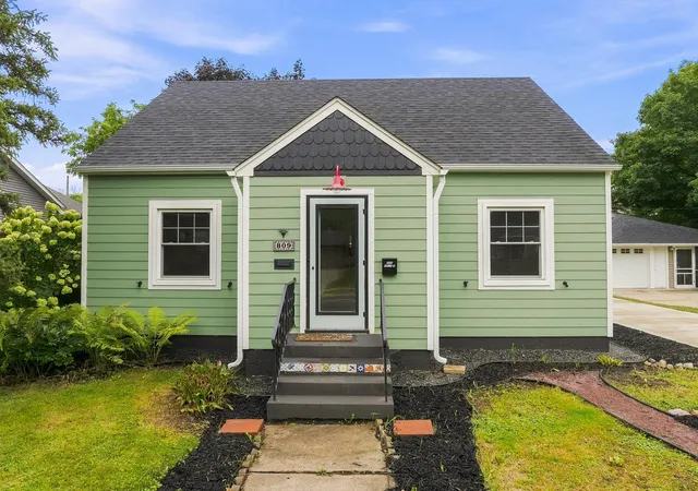 Photo 1 of Single family home for sale at 809 1st Street W, Northfield, MN 55057 | MLS# 7141386 | Listing updated on 2026-09-15