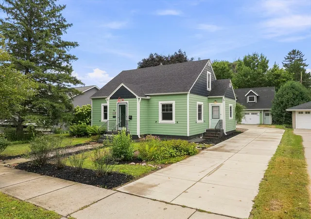 Photo 3 of Single family home for sale at 809 1st Street W, Northfield, MN 55057 | MLS# 7141386 | Listing updated on 2026-09-15
