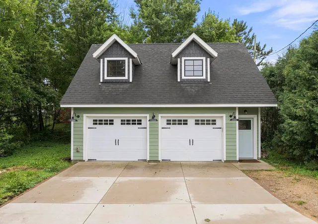 Photo 3 of Single family home for sale at 809 1st Street W, Northfield, MN 55057 | MLS# 7141386 | Listing updated on 2026-09-15