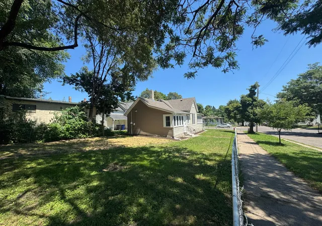 Photo 3 of Single family home for sale at 989 Marion St, Saint Paul, MN 55117 | MLS# 7141438 | Listing updated on 2026-09-11