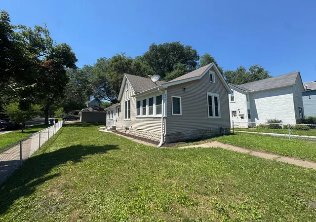 Photo 4 of Single family home for sale at 989 Marion St, Saint Paul, MN 55117 | MLS# 7141438 | Listing updated on 2026-09-11