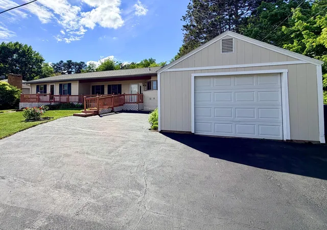 Photo 2 of Single family home for sale at 111 3rd Avenue N, Hibbing, MN 55746 | MLS# 7141487 | Listing updated on 2026-09-11