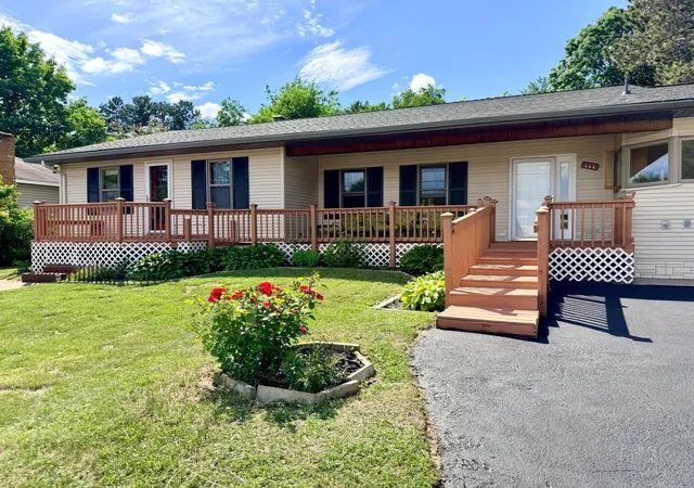 Photo 3 of Single family home for sale at 111 3rd Avenue N, Hibbing, MN 55746 | MLS# 7141487 | Listing updated on 2026-09-11