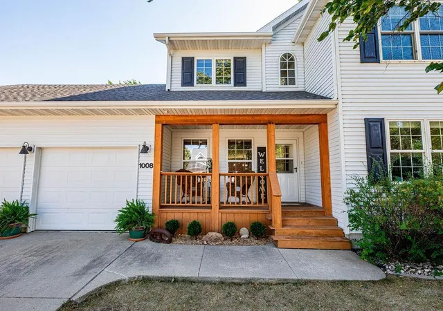 Photo 3 of Single family home for sale at 1008 42nd Avenue N, Fargo, ND 58102 | MLS# 7141494 | Listing updated on 2026-09-15