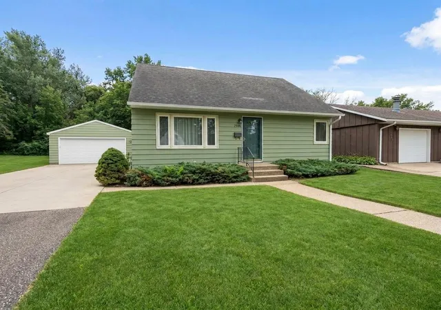 Photo 1 of Single family home for sale at 2006 7th Avenue Se, Austin, MN 55912 | MLS# 7141544 | Listing updated on 2026-09-13