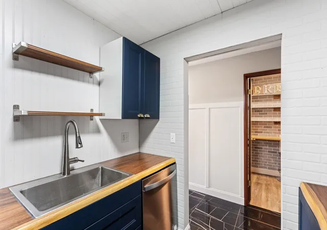 Photo 3 of Condo for sale at 2700 Oxford St N #101, Saint Paul, MN 55113 | MLS# 7141633 | Listing updated on 2026-09-24