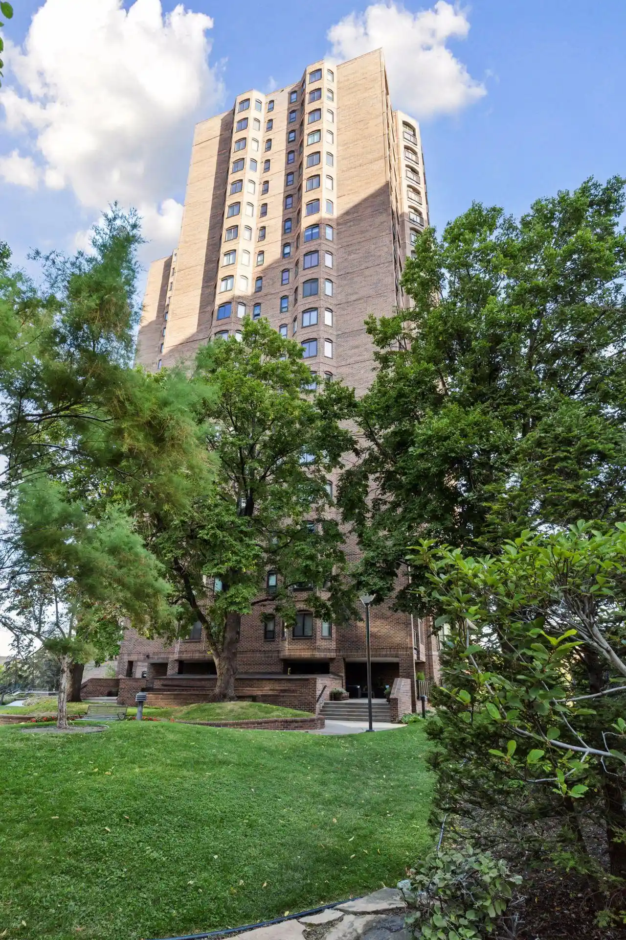 Listing Photo 91 - Condo for sale in 1201 Yale Pl located at 1201 Yale Pl, Minneapolis, MN 55403 - Unit #403