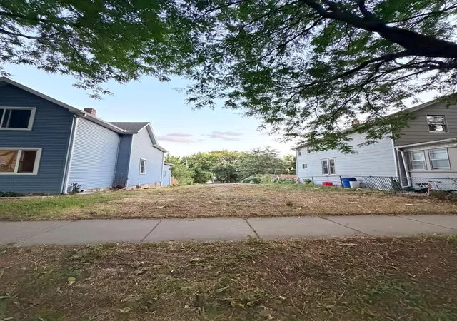 Photo 2 of Land for sale at 914 York Ave, Saint Paul, MN 55106 | MLS# 7141758 | Listing updated on 2026-09-14