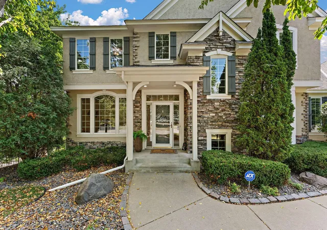 Photo 3 of Single family home for sale at 3749 Fairway Dr, Saint Paul, MN 55125 | MLS# 7141780 | Listing updated on 2026-10-07