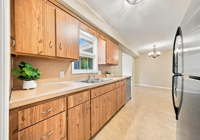 Photo 4 of Single family home for sale at 14925 Deerwood Dr, Burnsville, MN 55306 | MLS# 7141800 | Listing updated on 2026-09-15