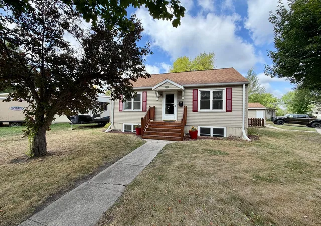 Photo 1 of Single family home for sale at 1009 19th Street N, Moorhead, MN 56560 | MLS# 7141840 | Listing updated on 2026-09-15