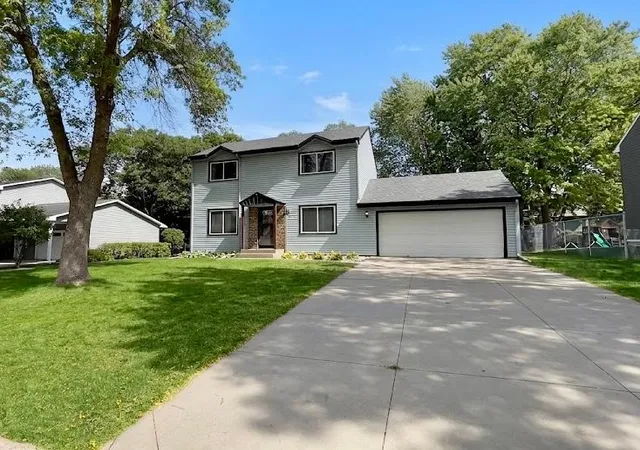 Photo 3 of Single family home for sale at 3235 Hamlet Dr, Saint Paul, MN 55125 | MLS# 7141929 | Listing updated on 2026-09-11