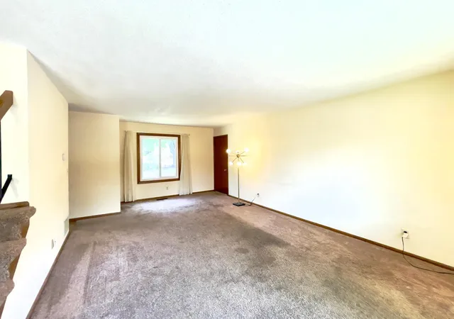 Photo 4 of Single family home for sale at 3235 Hamlet Dr, Saint Paul, MN 55125 | MLS# 7141929 | Listing updated on 2026-09-11