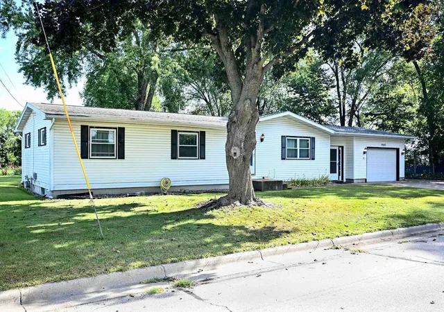 Photo 1 of Single family home for sale at 4618 W 5th Street, Winona, MN 55987 | MLS# 7142018 | Listing updated on 2026-10-02