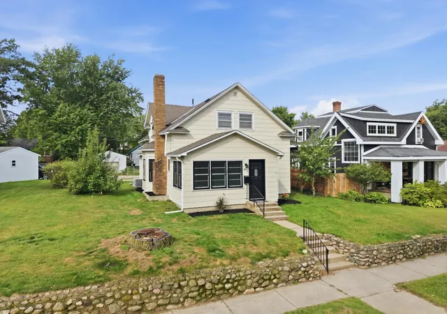 Single family home for sale at 511 8th Street NE, Staples, MN 56479 | MLS# 7142027