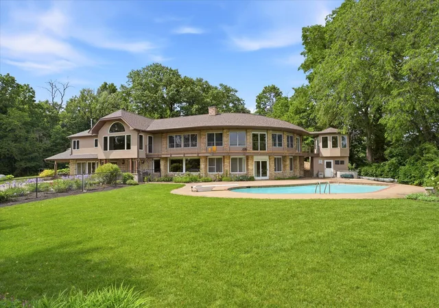Photo 1 of Single family home for sale at 10129 Eden Prairie Rd, Eden Prairie, MN 55347 | MLS# 7142046 | Listing updated on 2026-09-11