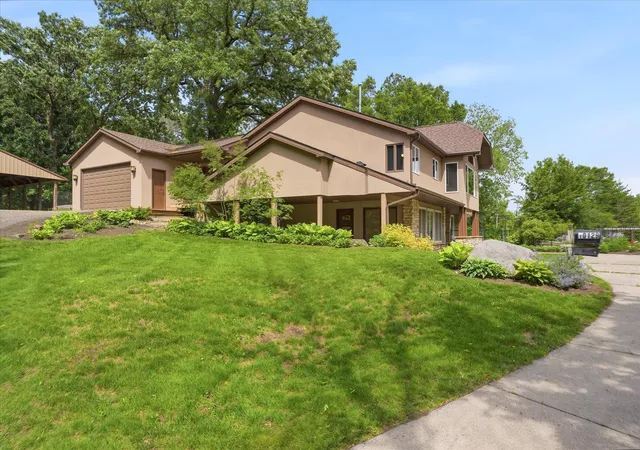 Photo 3 of Single family home for sale at 10129 Eden Prairie Rd, Eden Prairie, MN 55347 | MLS# 7142046 | Listing updated on 2026-09-11