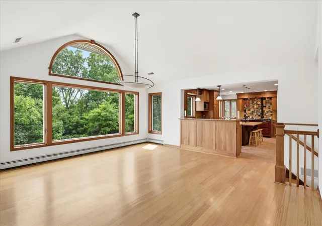 Photo 4 of Single family home for sale at 10129 Eden Prairie Rd, Eden Prairie, MN 55347 | MLS# 7142046 | Listing updated on 2026-09-11