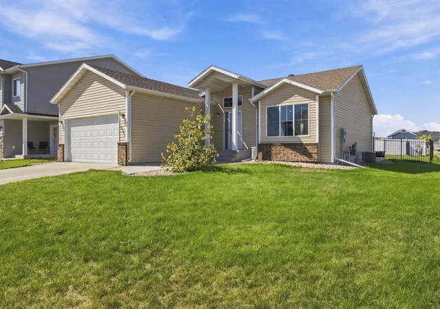 Photo 2 of Single family home for sale at 6001 59 Street S, Fargo, ND 58104 | MLS# 7142073 | Listing updated on 2026-09-15