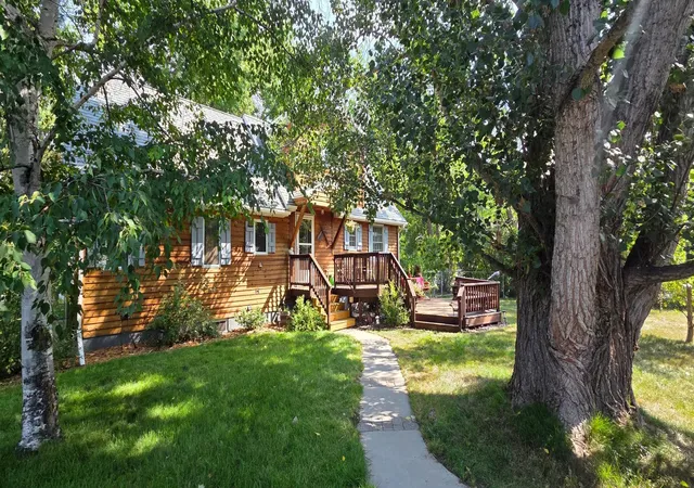 Photo 3 of Single family home for sale at 1002 9th Avenue, International Falls, MN 56649 | MLS# 7142131 | Listing updated on 2026-09-15