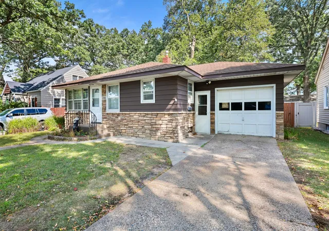 Photo 2 of Single family home for sale at 1506 8th Avenue N, Saint Cloud, MN 56303 | MLS# 7142135 | Listing updated on 2026-10-07